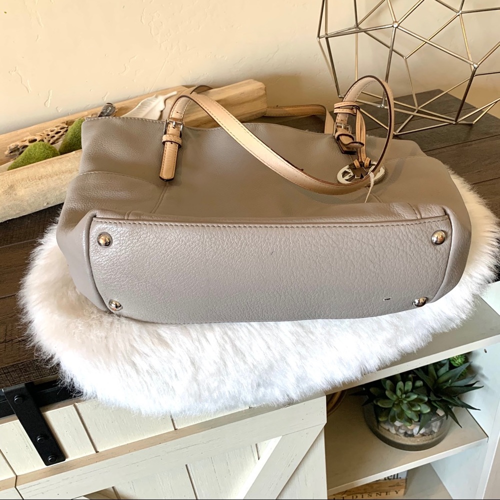 Michael Kors large Leather tote purse - Picture 4 of 9